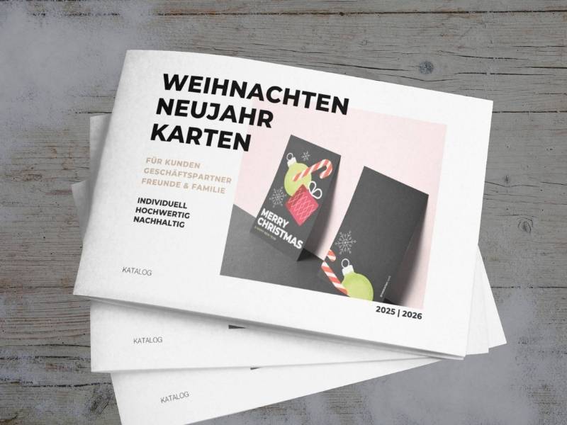 weihnachtskarten-grusskartenwelt-mockup-katalog Katalog Weihnachtskarten grusskartenwelt hhoch2